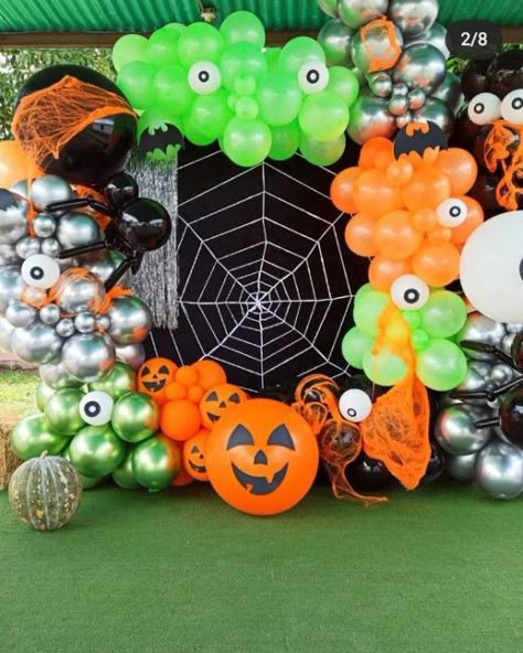 Halloween Photo Background, Globos Halloween, Halloween Balloons Decorations, Balloon Decoration Ideas, Easy Outdoor Halloween Decorations, Indoor Halloween Decor, Halloween 1st Birthdays, Halloween Themed Birthday Party, Fiesta Halloween