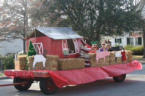 Santas Workshop Parade Float Ideas, Country Christmas Parade Float, Diy Christmas Float Ideas, Christmas Float Ideas Parade, Christmas Parade Float Ideas, Kids Parade Floats, Holiday Parade Floats, Parade Float Diy, Christmas Floats