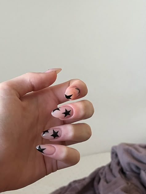 #starnails #nails #stars Almond Star Nails Designs, Black Star Nail Designs, Star Almond Nails, Star Girl Nails, New York Nails, Nails Stars, Stars Nails, Nail Inspired, Lily Nails