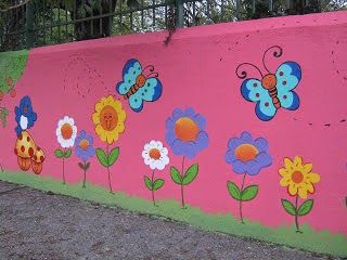 School Outdoor Classroom, School Wall Art Ideas, School Wall Decoration, Outdoor Vases, School Wall Art, School Painting, Wall Painting Decor, Amazing Street Art, Fence Paint