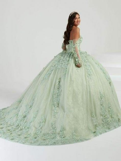 Green Quince, Quinceañera Dresses, Quince Dress, Quince Ideas, Indian Wedding Outfits, Wedding Outfits, Quinceanera Dresses, Quince, Quinceanera