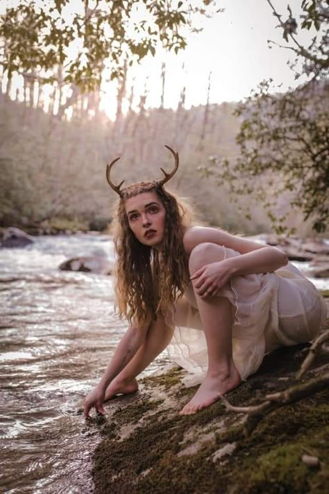 Green Witch Photoshoot, Nordic Witch Aesthetic, Fairy Photoshoot Aesthetic, Folk Witch Aesthetic, Water Goddess Photoshoot, Deer Girl Art, Water Goddess Aesthetic, Viking Photoshoot, Simplistic Home Decor