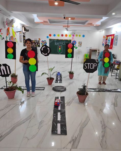 Our set up of TRAFFIC LIGHTS 🚦 . Traffic lights was the theme of MAY month. We have included 3 important traffic signs which indicate : 1. Round about - always drive clockwise⏰ around Round About 2. Zebra crossing🦓 - always give way to pedestrians waiting to cross 3. Stop 🛑sign - to assign right of way at an intersection and make sure that traffic flows smoothly and predictably. Material used to make this activity: • Black chart • Plastic sheets • Sheets - white , red , yellow , green... Diy Stop Sign, Traffic Signs For Kids Activities, May Month, Role Play Areas, Zebra Crossing, Traffic Lights, Traffic Signal, Traffic Safety, Stop Sign