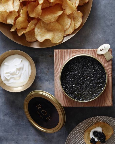 Potato Chips with Caviar and Creme Fraiche - What's Gaby Cooking How To Serve Caviar, Caviar Appetizers, Caviar Recipes, Whats Gaby Cooking, Fancy Appetizers, New Years Eve Food, Elegant Appetizers, Summer Corn Salad, Boat Food