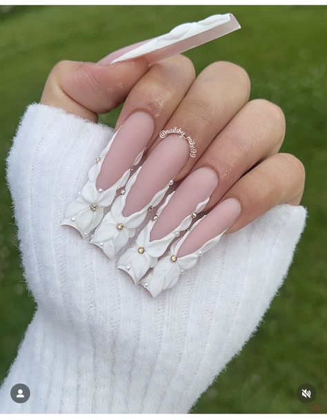 White Ombré Nails With Design, White Floral Nails, Jasmine Nails, Girls Nail Designs, Glitter Nails Acrylic, Tapered Square Nails, Fancy Nails Designs, Girly Acrylic Nails, Spring Set