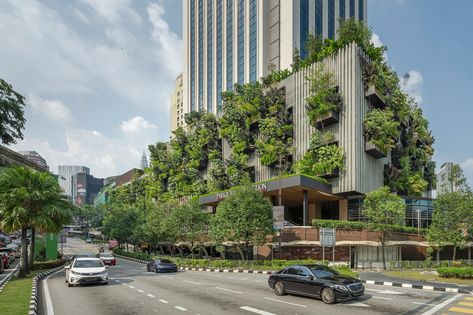 Image 1 of 20 from gallery of Parkroyal Collection Hotel Kuala Lumpur  / FDAT Architects. Photograph by David Yeow Rooftop Garden Urban, Hospitality Architecture, Dp Architects, Arch Building, Hotel Kuala Lumpur, Urban Heat Island, Kuala Lumpur City, Public Hotel, Concrete Buildings