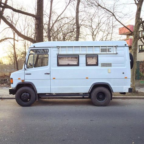 VOB Classic: Mercedes-Benz 809D Allroad 4x4 Camper Van Mercedes Benz Bus, Caravan Life, Mercedes Bus, 4x4 Camper Van, Mercedes Benz Vans, Mercedes Camper, Camper Car, Rv Camping Checklist, Minivan Camping