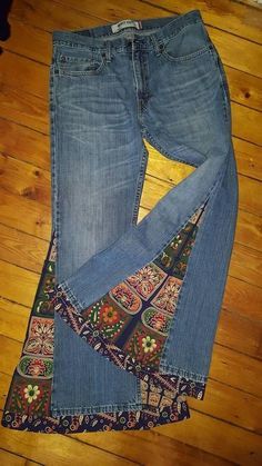 Homemade Bell Bottoms, Diy Bell Bottom Jeans, Diy Hippie Clothes, Homemade Clothes, Look Hippie Chic, Sewing Patterns Blouse, Travel Crafts, Upcycle Clothes Diy, Mode Hippie