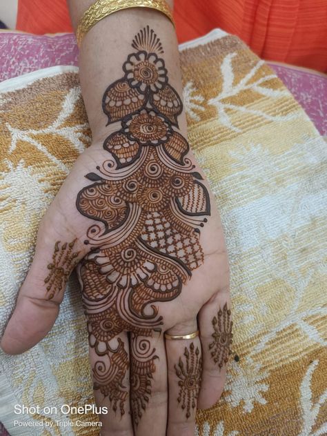 https://youtu.be/Ky52IlqNGy0 Arbi Mehndi, Indian Mehndi Design, Bridal Henna Design, Arabic Mehandi, Arabic Mehendi, Simple Arabic Mehndi Designs, Indian Mehndi, Full Mehndi, Bridal Mehendi Designs Hands