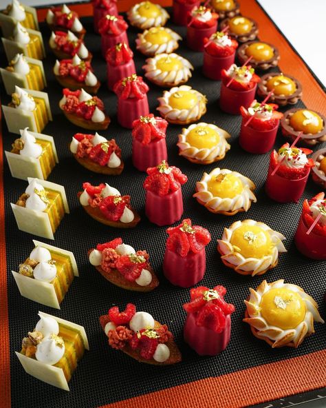 Yusuke Aoki on Instagram: “Selection of Petit Fours” Buffet Dessert Ideas, Savoury Canapes, Sweet Canapes, Cake Petit Fours, Michelin Dessert, Petit Fours Recipe, Petite Desserts, Petit Four Recipes, Petite Fours