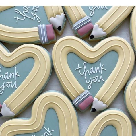 The Bakerin ~ Barb S. on Instagram: "Thank a teacher..... No amount of cookies can possibly be enough to show appreciation to the ones who get up everyday to teach our littles and big ones too. What was once a very respected, even revered profession has turned into something so politicized and often maligned, placed under intense pressure and sprinkled with fear. Kudos to all of you who still chose this path and walk it wholeheartedly and joyfully. Shout-out to my very own @anya.maddalena who Teacher Thank You Cookies Decorated, End Of Year Teacher Cookies, End Of Year Cookies, Thank You Cookies For Teachers, Teachers Cookies, Teacher Thank You Cookies, Teacher Cookies Appreciation, Teacher Appreciation Decorated Cookies, Cookies For Teachers