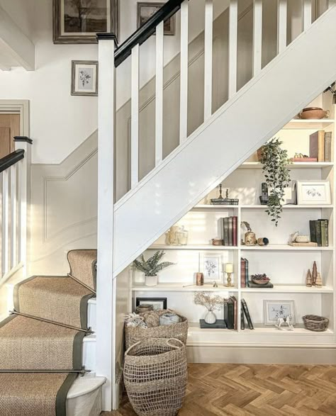 Open Staircase With Shelving, Bookshelf Under Stairs, Shelving Under Stairs, The Space Under The Stairs, Shelves Under Stairs, Stair Bookshelf, Under Stairs Storage Ideas, Stairs Storage Ideas, Space Under The Stairs