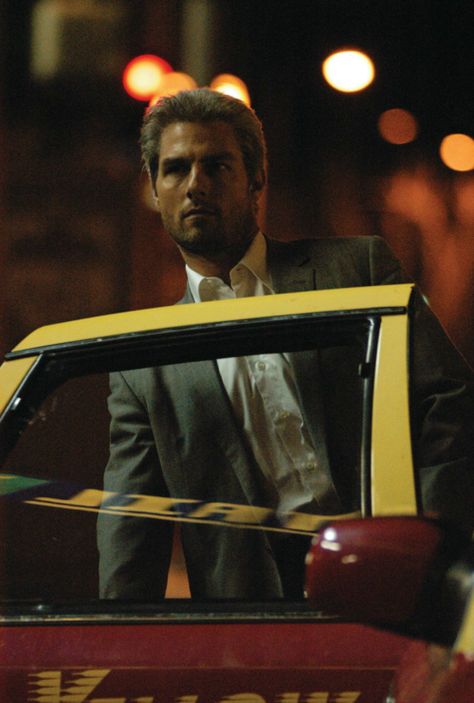 Tom Cruise in Collateral... 2004  de Michael Mann Collateral Movie Tom Cruise, Vincent Collateral, Collateral Movie, Collateral 2004, 2004 Aesthetic, Movie Cinematography, Amazon Prime Movies, Tom Cruise Movies, Cruise Pictures