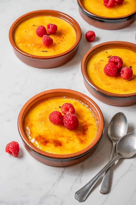 Crema Catalana Recipe, Miso Recipes, Spanish Dessert, Spanish Dinner, Spanish Desserts, Rib Recipe, Brulee Recipe, Food Bars, Spain Food