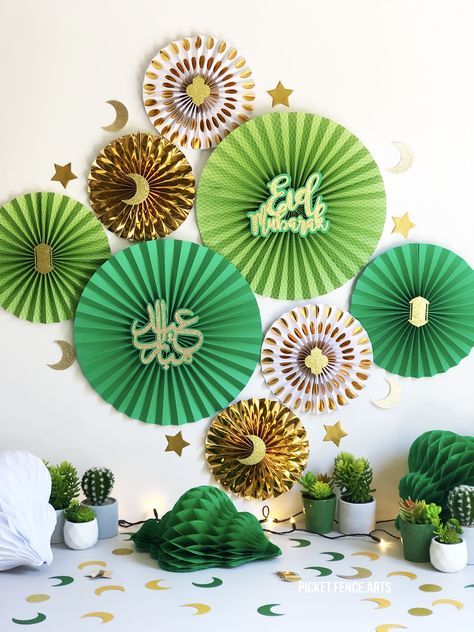 Do you like garden parties? These garden themed Eid fans are perfect for a summer Eid party in your backyard. #eid #eidparty #eidbackdrop Ramadan Lanterns, Diy Eid Decorations, Decoraciones Ramadan, Islamic Lantern, Eid Mubarak Decoration, Eid Crafts, Ramadan Kareem Decoration, Ramadan Activities, Ramadan Lantern