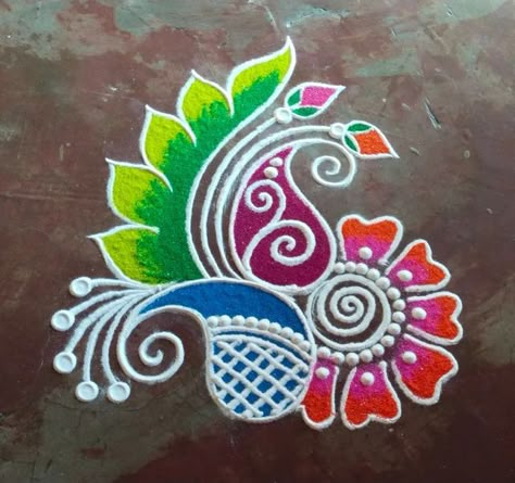 Mini Rangoli Designs, Ragoli Color Design, Pictorial Drawing, Mini Rangoli, Chalk Rangoli, Small Free Hand Rangoli, Bhogi Muggulu, Freehand Rangoli Design, Marghazhi Kolam