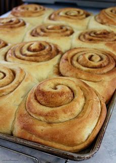 Giant Cinnamon Roll Recipe, Jumbo Cinnamon Rolls, Recipe Cinnamon Rolls, Giant Cinnamon Rolls, Caramel Cream Cheese Frosting, Cinnabon Recipe, Cinnamon Bun Recipe, Caramel Rolls, Sweet Roll Recipe