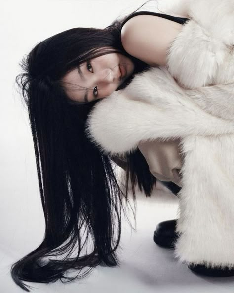 Girls Photoshoots, Korean Photoshoot, 사진 촬영 포즈, Model Aesthetic, Photoshoot Concept, Long Black Hair, Concept Photos, Pose Reference Photo, Fashion Images