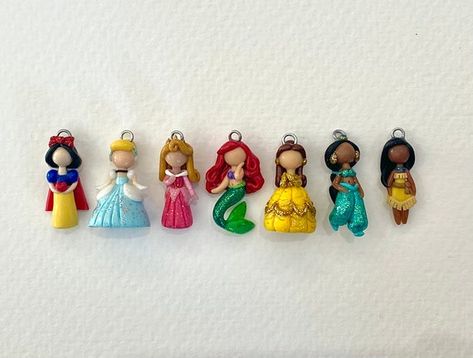 Disney Clay Charms, Polymer Clay Princess, Polymer Clay Disney Charms, Polymer Charms, Books Characters, Clay Idea, Polymer Clay Disney, Princess Charming, Fimo Polymer Clay