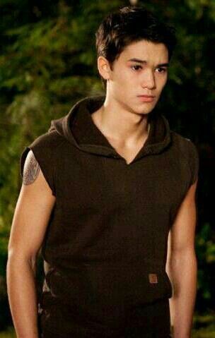 Seth Clearwater Seth Clearwater, Twilight Wolf Pack, Twilight Jacob, Twilight Wolf, Booboo Stewart, Twilight Saga Series, Twilight Funny, Twilight Cast, Twilight New Moon