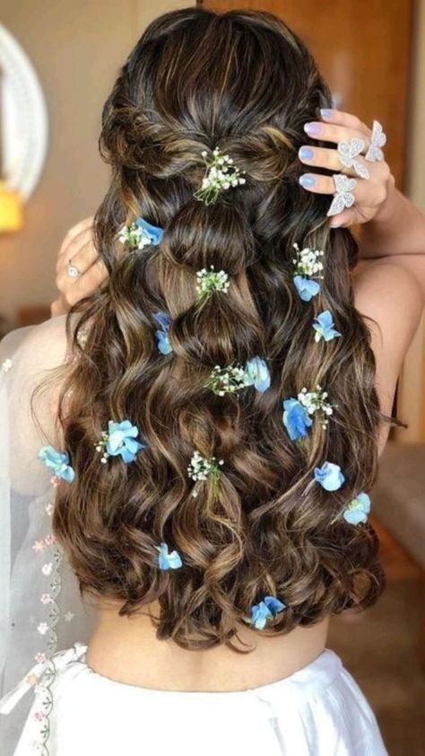 Sweet 16 Hairstyles, Butterfly Hairstyle, Hairstyles Long Hair, Quince Hairstyles For Long Hair, Half Up Half Down Hair Prom, Quince Hairstyles With Crown, Flower Crown Hairstyle, Quinceanera Hairstyles, Quince Hairstyles