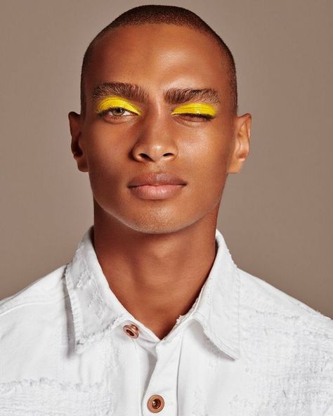 Men’s Bright Yellow Makeup Look Yellow Makeup, Runway Makeup, Mens Editorial, Male Makeup, Make Up Inspo, Beauty Shots, Editorial Makeup, Men's Beauty, Beauty Editorial