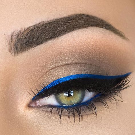 electric blue + black winged double liner + blue on the lower waterline | eyeliner eye makeup @makenziewilder Eyeliner Glitter, Blue Makeup Looks, Alat Makeup, Blue Eyeliner, Glitter Eye, Colored Eyeliner, How To Apply Eyeliner, Eye Makeup Tips, Matte Eyeshadow