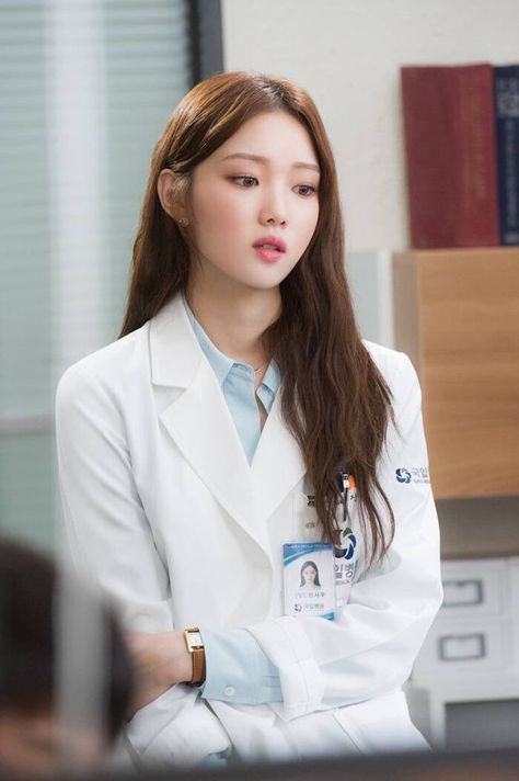 Lee Sung Kyung Lee Sung Kyung Doctors, Doctors Korean Drama, Romantic Doctor Teacher Kim, Dr. Romantic, White Lab Coat, Dream Cast, Doctor Outfit, Lee Sung Kyung, Sung Kyung