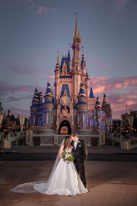 Wedding At Disneyland, Disneyland Wedding Theme, Disney Wedding Photos, Disney Theme Wedding, 15 Photoshoot, Disney Wedding Ideas, Bisexual Wallpaper, Disney Wedding Venue, Disneyland Wedding