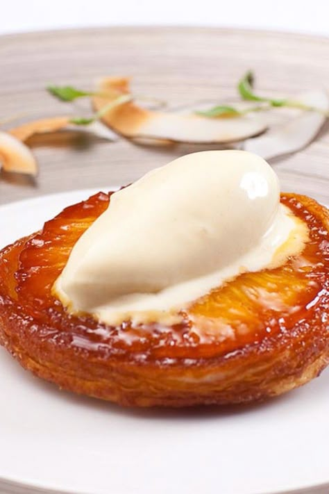 Fine Dining Mediterranean Food, Easy Tropical Desserts, Deconstructed Desserts, Pineapple Desert, Tarte Tatin Recipe, Pineapple Dessert, Classic French Desserts, Pineapple Dessert Recipes, Pineapple Tart