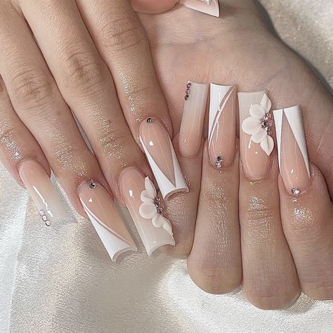 nails by: setsbycarolaa on insta <3 Colourful Acrylic Nails, Champagne Nails, Sophisticated Nails, Acrylic Nail Set, Long Acrylic Nail Designs, Winter Nails Acrylic, Nails Design With Rhinestones, Girly Acrylic Nails, Glam Chic