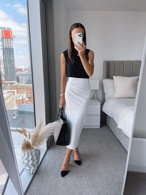 Networking Event Outfit, Work Skirt Outfit, Event Outfit Ideas, Corporate Attire Women, Business Casual Skirt, Stylish Office Wear, Business Professional Outfits, Business Skirt, Corporate Attire