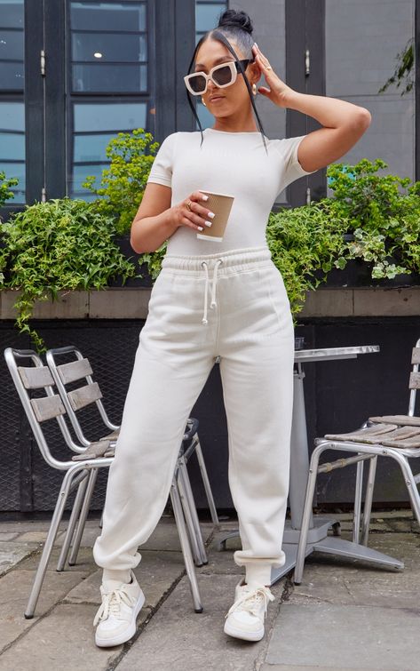 All White Sweatpants Outfit, White Jogging Pants Outfit, Bodysuit With Sweatpants Outfit, White Sport Outfit, Cream Sweatpants Outfit, White Joggers Outfit, Bodysuit And Joggers, White Sweatpants Outfit, Jogging Outfit Women