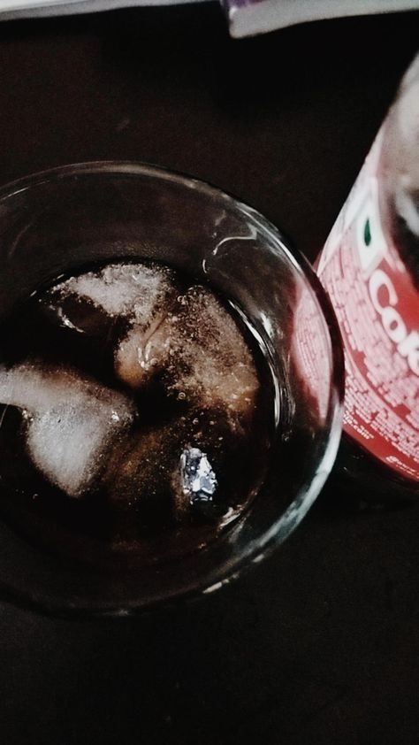 Drinking Coke Aesthetic, Coke Aesthetic Vintage, Rum And Coke Aesthetic, Vintage Coke Aesthetic, Coco Cola Aesthetic, Soft Drinks Aesthetic, Coca Cola Fake Story, Coke Cola Aesthetic, Coke Snap