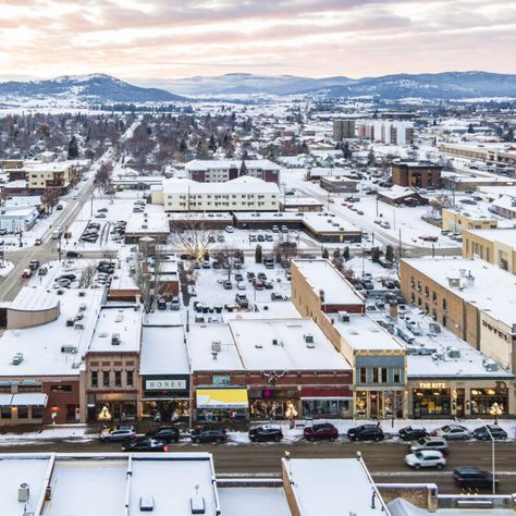 Paradise Valley Montana, Yellowstone Hot Springs, Livingston Montana, Montana Winter, Kalispell Montana, Yellowstone River, Packing Lists, Paradise Valley, Mountain Town