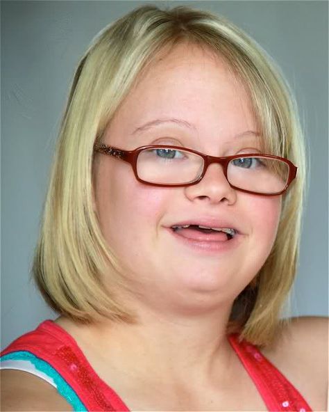 Lauren Potter | Becky Jackson (Glee) Lauren Potter, Naya Rivera, Teenage Dream, Glee, Holland, Hair Cuts, Actors, In This Moment