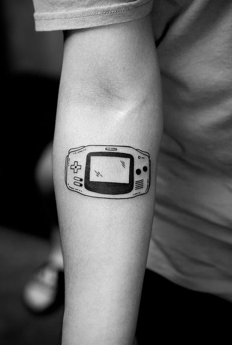 Nintendo Tattoo, Gaming Tattoo, Gameboy Advance, Chandler Bing, Simple Game, Game Boy, Super Happy, First Tattoo, Minimalist Tattoo