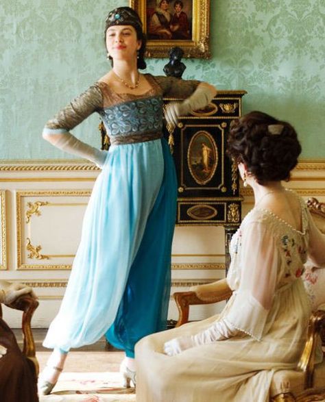 image Downton Abbey Costumes, Downton Abbey Movie, Lady Sybil, New Frock, Downton Abbey Fashion, 1920's Fashion, Downton Abby, Gentlemans Club, Maggie Smith