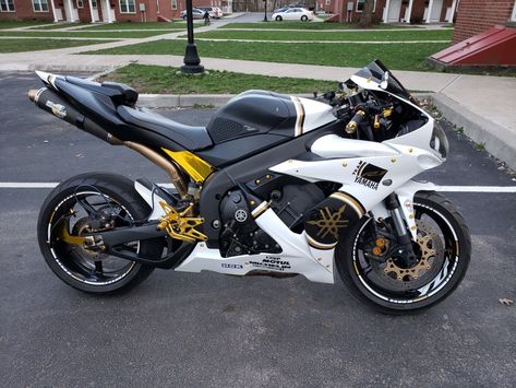 2006 Yamaha r1 Yamaha R6 2000, Yamaha R1 2006, Yamaha R1 2012, Yamaha R6 Black, Bike Thoughts, Custom Street Bikes, Stunt Bike, Custom Sport Bikes, Yamaha Bikes