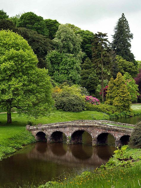 Stourhead House, Arched Bridge, Old Bridges, Small Bridge, Famous Castles, Arch Bridge, Stone Bridge, Foto Art, Old Stone