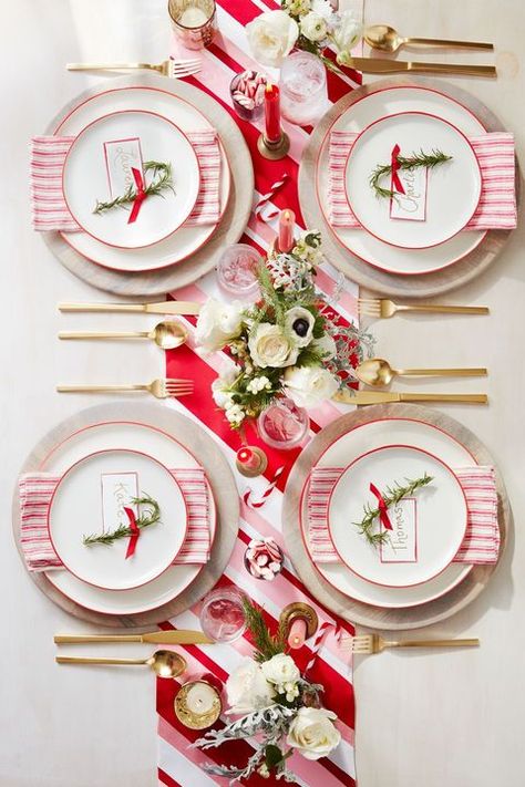 Christmas Table Decorations Diy, Diy Christmas Table, Xmas Table, Tafel Decor, Christmas Dinner Table, Christmas Table Centerpieces, Table Setting Decor, Christmas Tablescape, Christmas Centerpieces Diy