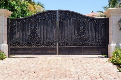 Wood gates driveway