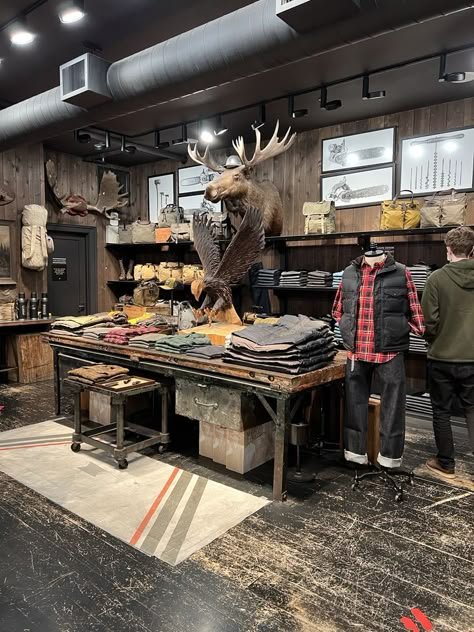 Filson Store Interior, Antique Store Displays, Man Store, Men's Boutique, Coffee Ring, Hunting Shop, Vintage Concept, Rm Williams, Double Rl