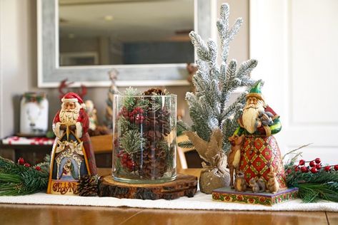 Jim Shore Christmas Display, Christmas Tables, Jim Shore Christmas, Rustic Christmas Decor, Christmas Tablescape, Jim Shore, Christmas Tablescapes, Christmas Home Decor, Christmas Decorations Rustic