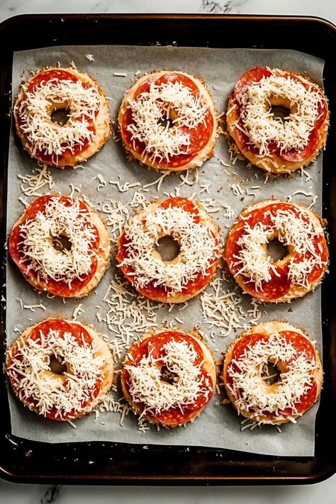 Bagel Pizza Oven, Pizza Bagels In Oven, Bagel Pizzas, Bagel Pizza, Pizza Bagel, Bagel Toppings, Calzone Pizza, Pizza Bagels, Easy Homemade Pizza