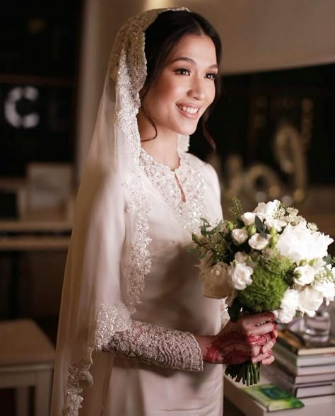 Tunku Aminah Wedding, Wedding Baju Kurung, Nikah Hairstyles, Malay Wedding Dress Nikah, Solemnization Dress, Nikah Veil, Veil Nikah, Kurung Nikah, Malaysian Wedding