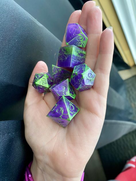 Resin Dice Ideas, Homemade Dice, Dice Ideas, Cool Dnd Dice, Pretty Dice, Dnd Diy, Dnd Things, Dice Goblin, Nerd Crafts