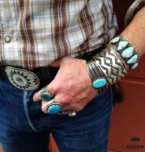 Harpo Bijoux © #nativeamerican #turquoise #jewelry #bijouxamérindiens #bagueturquoise #navajo Hippie Outfits Men, Men Wearing Rings, Mens Bracelet Gold Jewelry, Earrings Mens, Mens Western Wear, Casual Fashion Trends, Country Jewelry, Mens Silver Jewelry, Turquoise Jewelry Native American