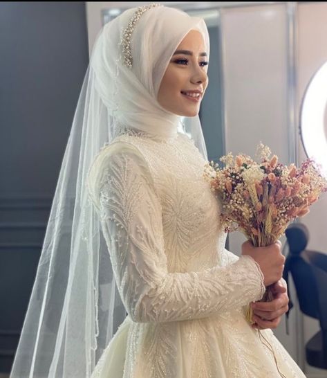 Fancy Hijab Styles Wedding Dresses, Turban Style For Wedding, Hijab Nikkah Bride, Hijab Wedding Veil, Muslimah Wedding Dress Brides Hijab Styles, Veils Bridal Hijab, Veil Wedding Hijab, Hijab Do Wedding, Bride Hijab Style