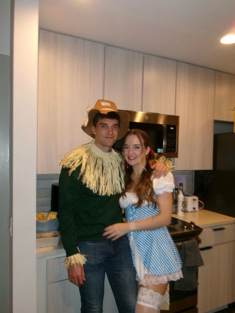 Dorthy Costume Ideas Couple, Dorothy Costume Couple, Dorothy Duo Costume, Dorothy And Scarecrow Costume Couple, Scarecrow And Dorothy Costume, Dorthy Costume Couple, Sadies Costume Ideas Couples, Dorothy Couple Costume, Dorothy And Scarecrow